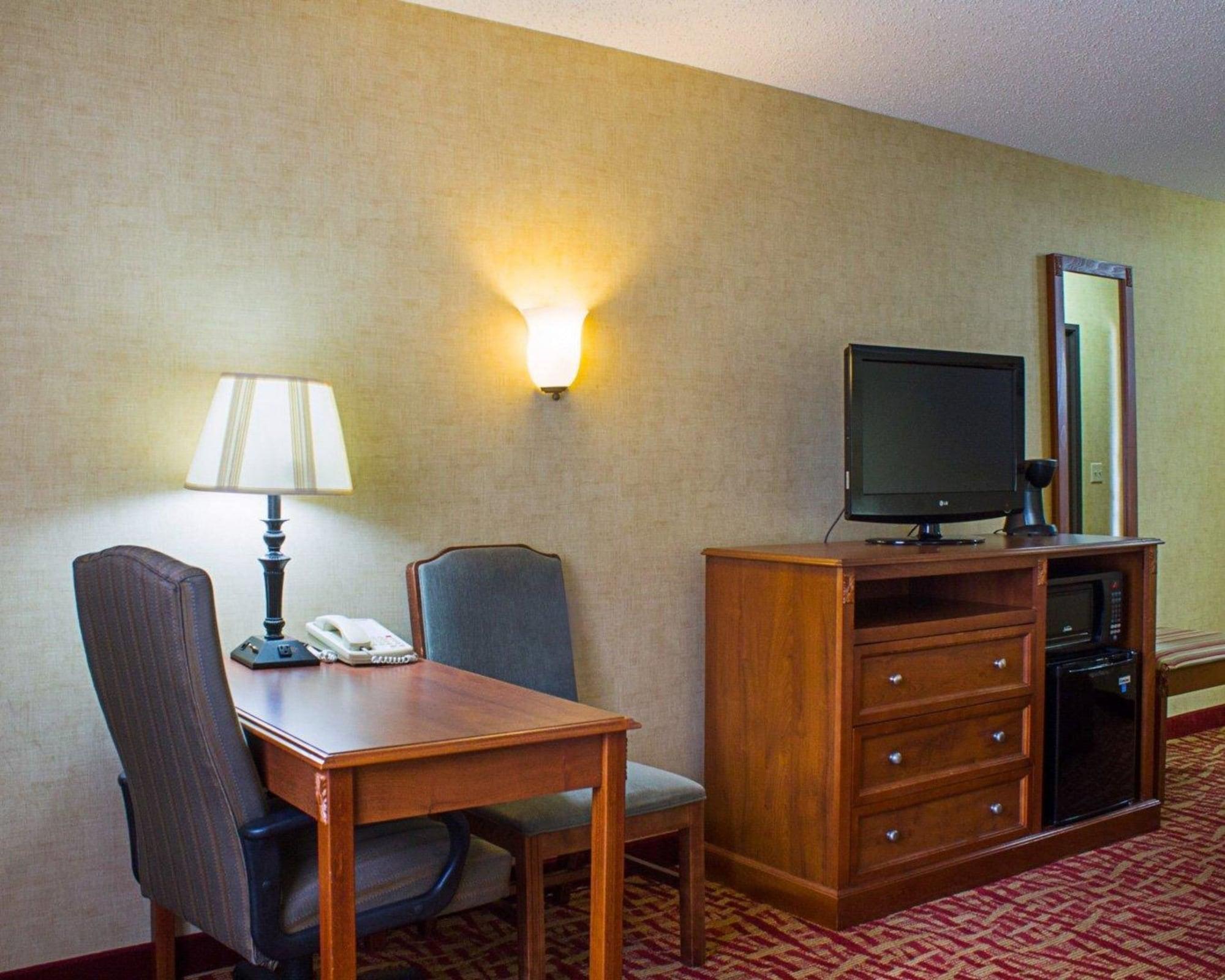 Rodeway Inn Columbia Mall Loop Grand Forks Bagian luar foto