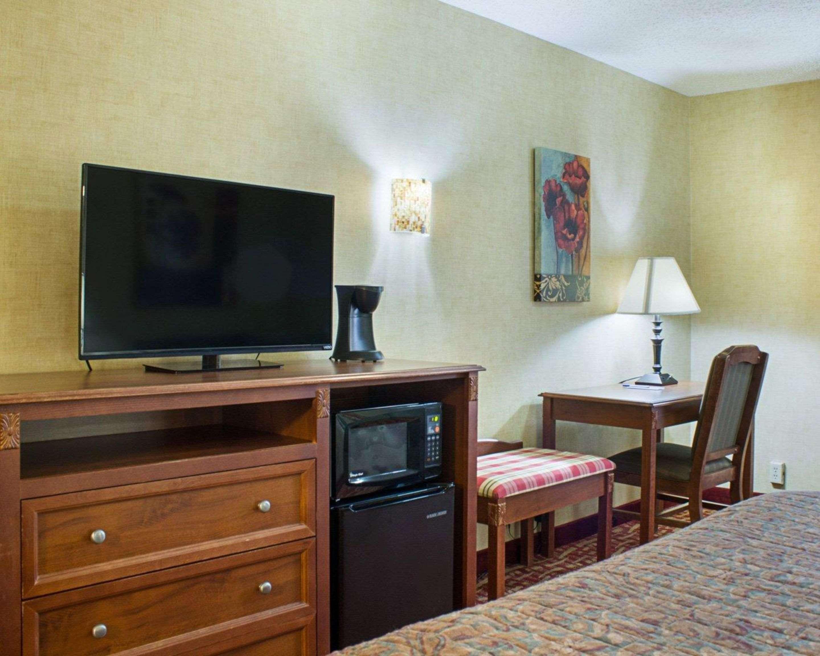 Rodeway Inn Columbia Mall Loop Grand Forks Bagian luar foto