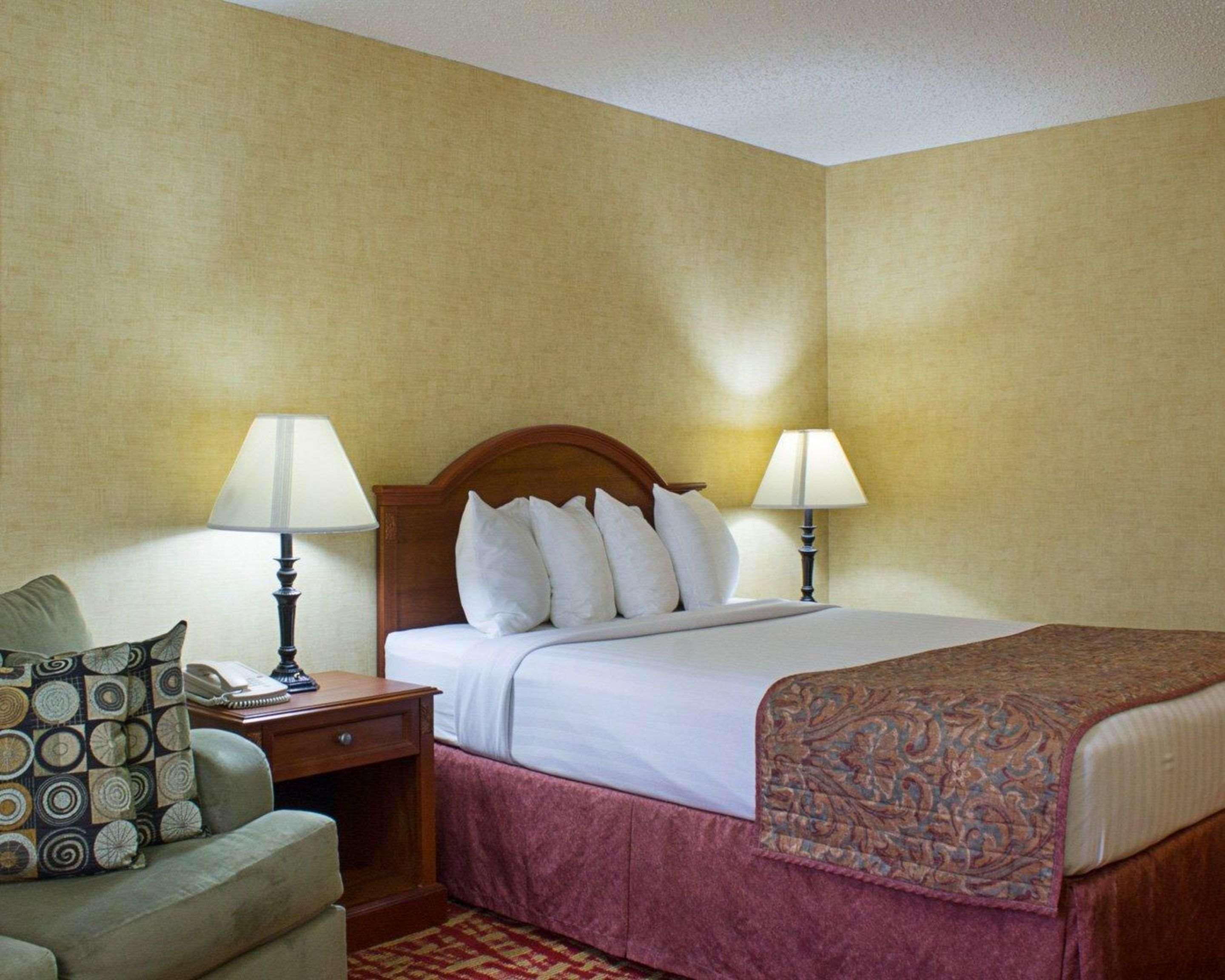 Rodeway Inn Columbia Mall Loop Grand Forks Bagian luar foto