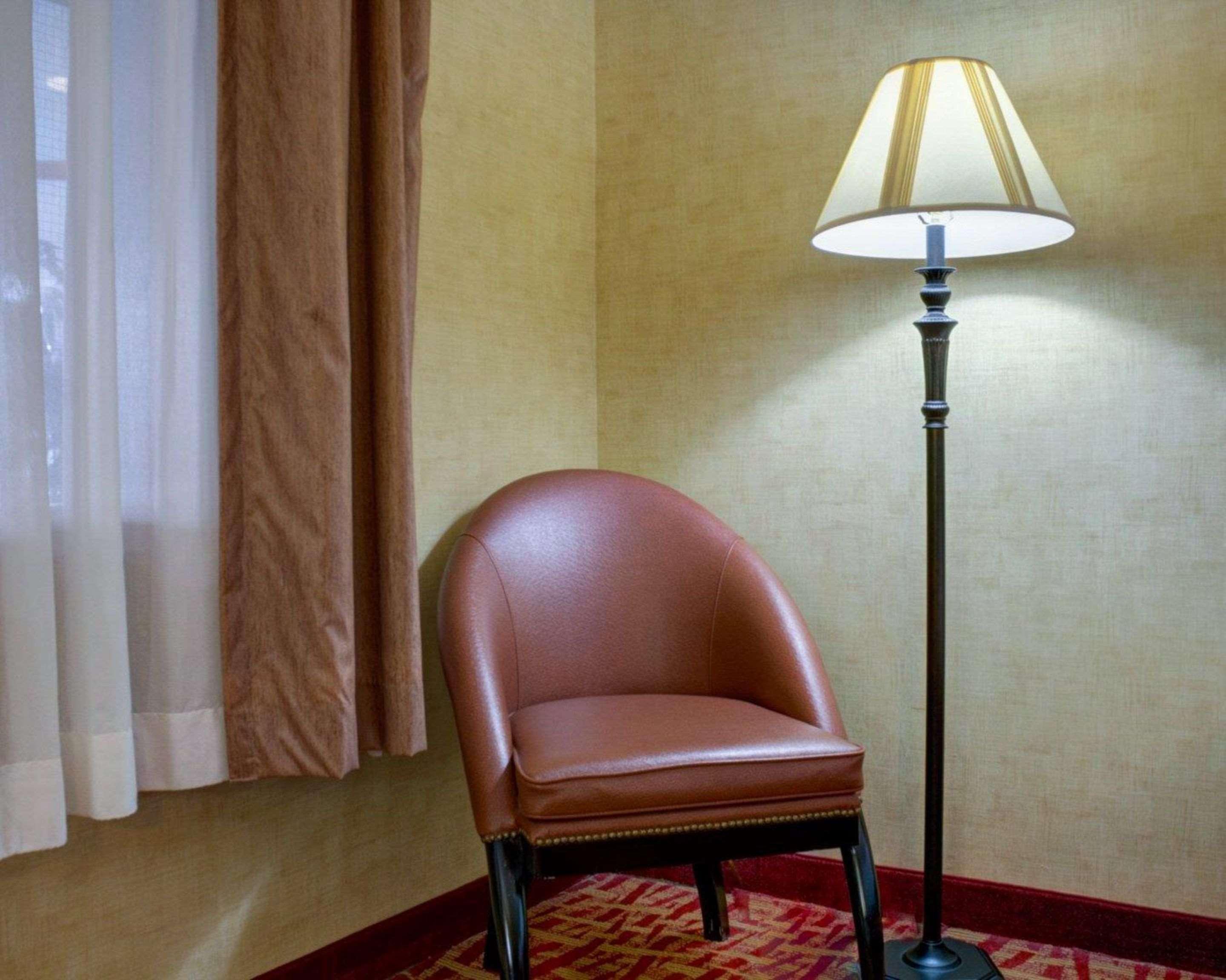 Rodeway Inn Columbia Mall Loop Grand Forks Bagian luar foto