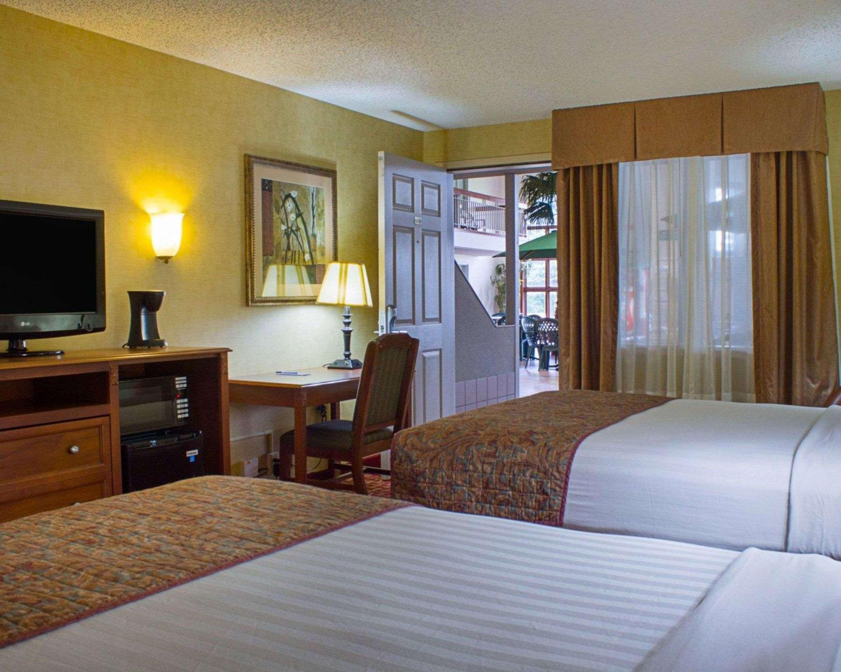 Rodeway Inn Columbia Mall Loop Grand Forks Bagian luar foto