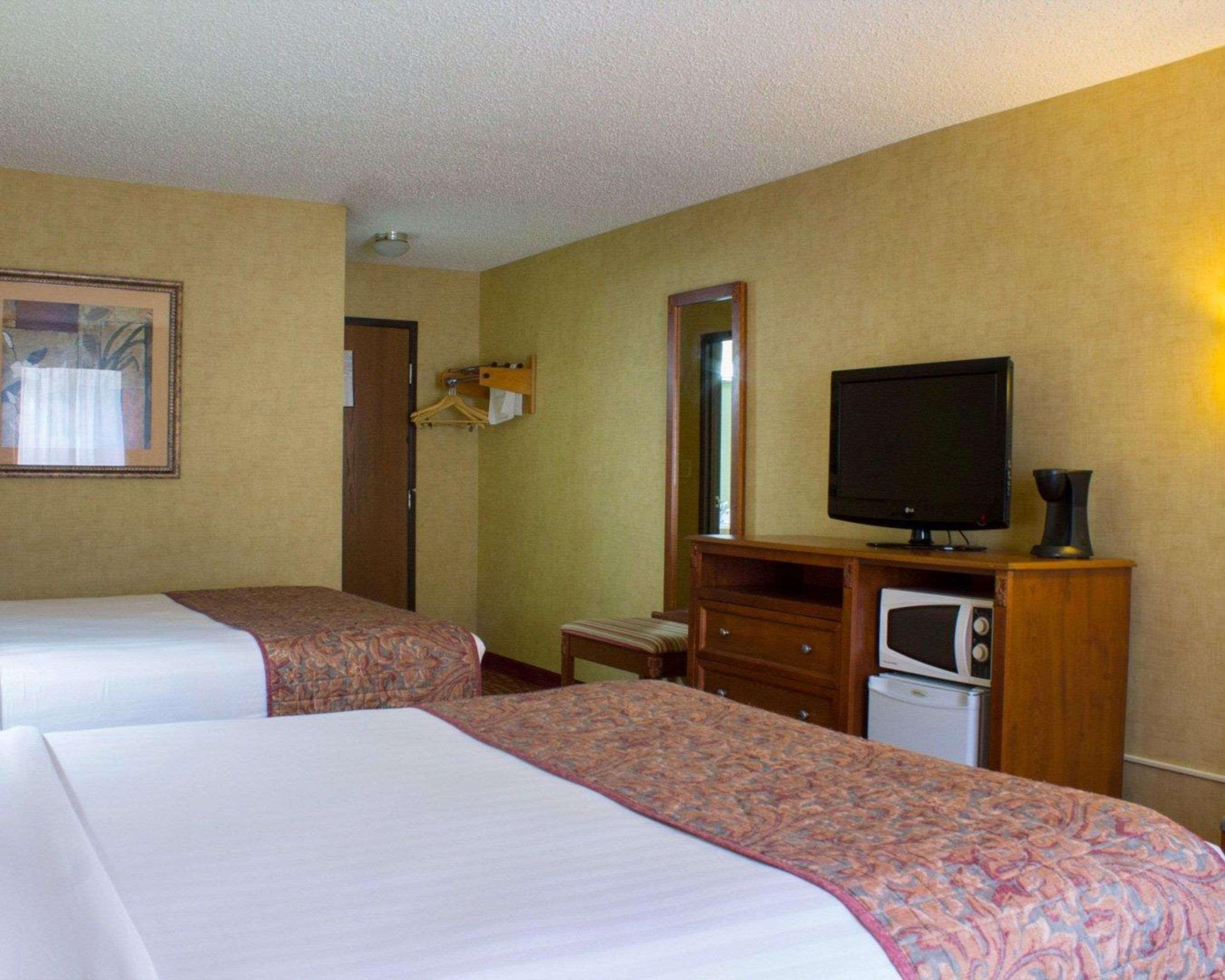 Rodeway Inn Columbia Mall Loop Grand Forks Bagian luar foto