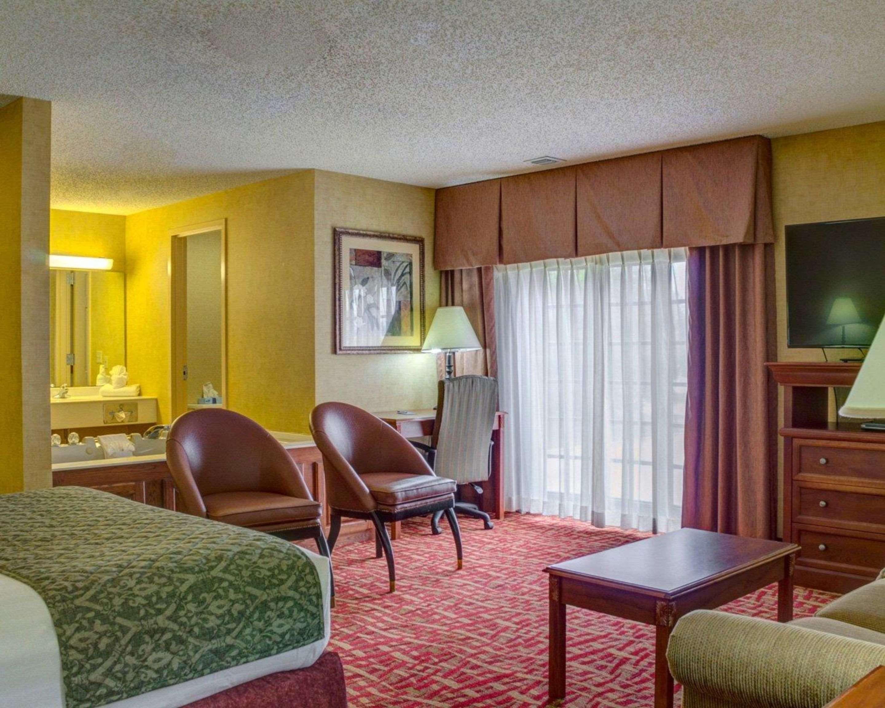 Rodeway Inn Columbia Mall Loop Grand Forks Bagian luar foto