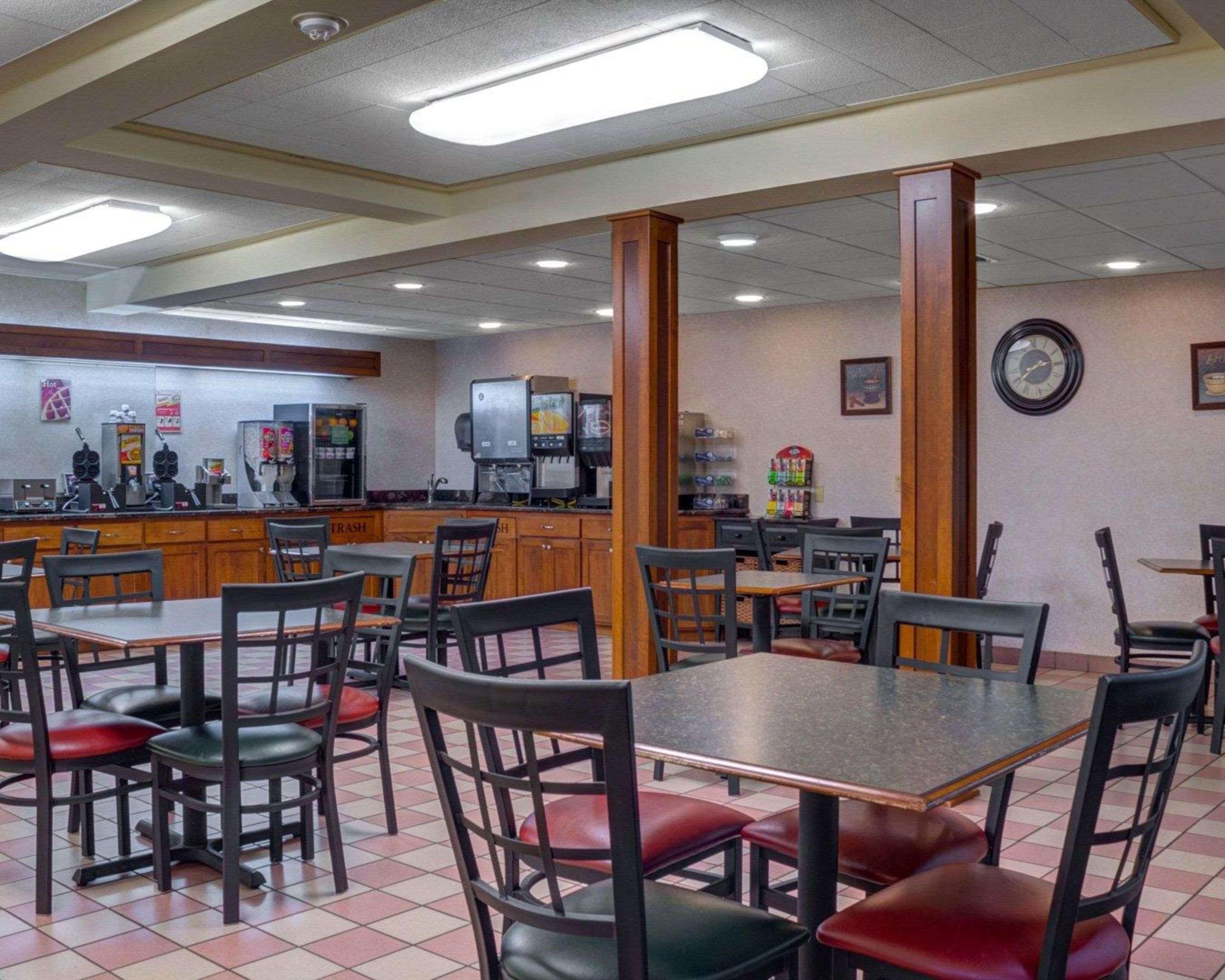 Rodeway Inn Columbia Mall Loop Grand Forks Bagian luar foto