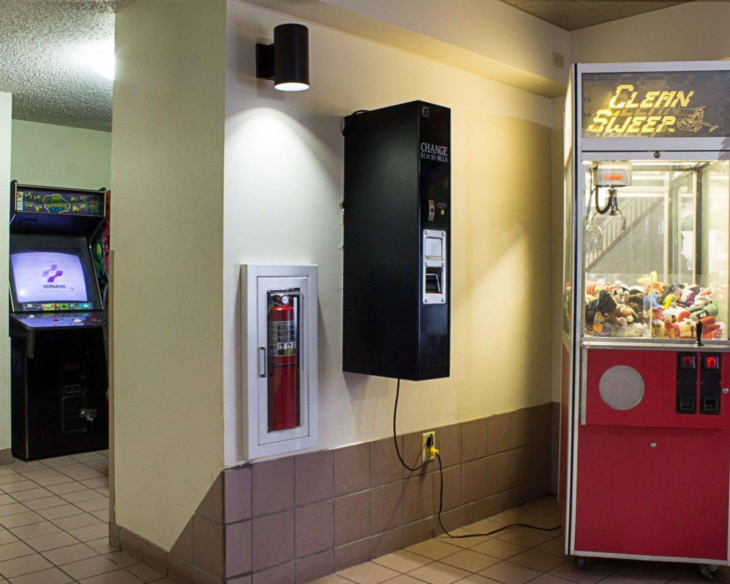 Rodeway Inn Columbia Mall Loop Grand Forks Bagian luar foto