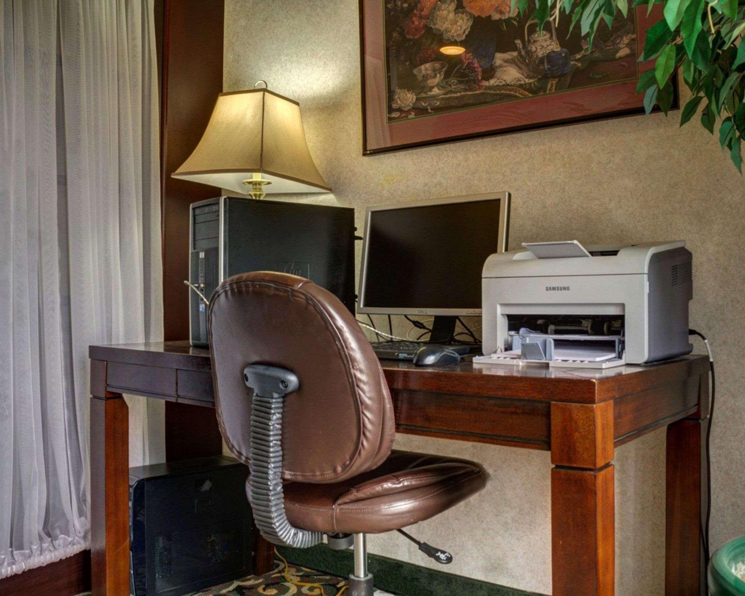 Rodeway Inn Columbia Mall Loop Grand Forks Bagian luar foto