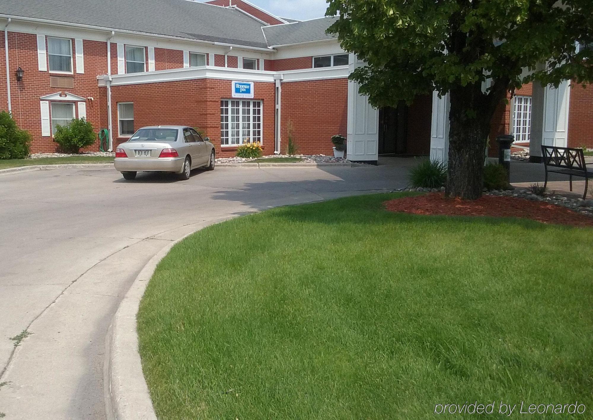 Rodeway Inn Columbia Mall Loop Grand Forks Bagian luar foto