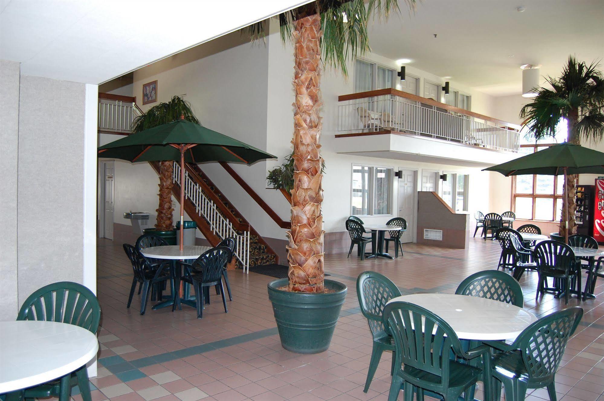 Rodeway Inn Columbia Mall Loop Grand Forks Bagian luar foto